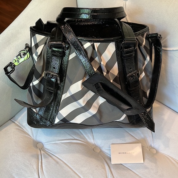Authentic Burberry Patent Leather Beat Check Black Nylon Tote Bag - Picture 2 of 12